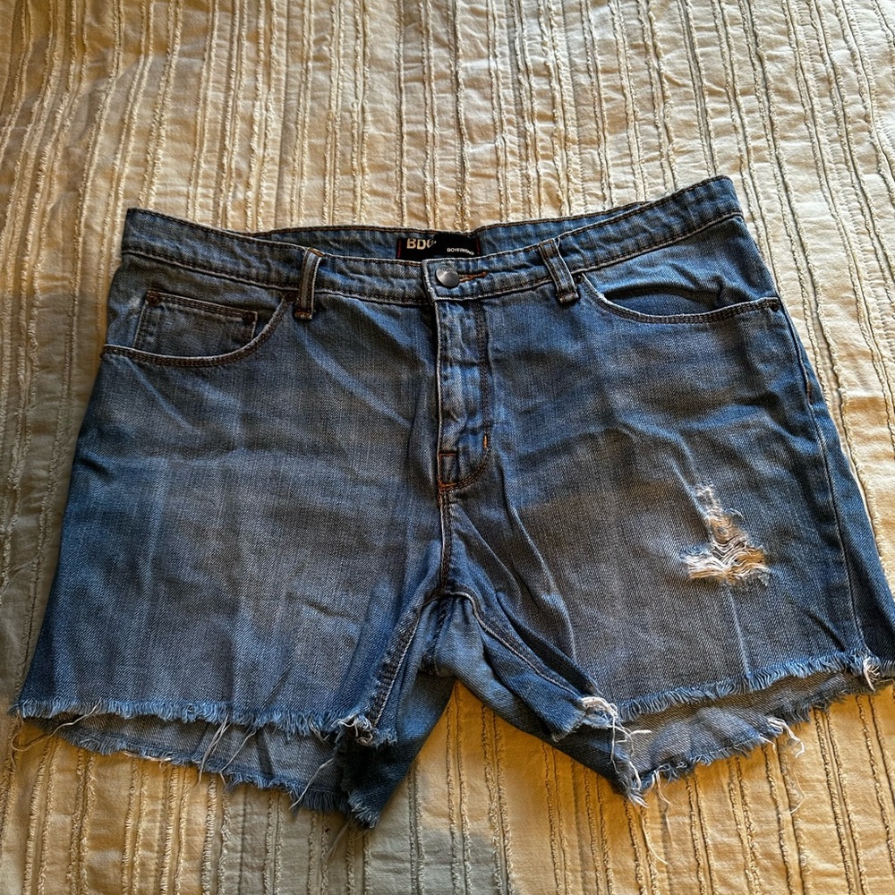 BDG Boyfriend Denim Shorts Size 30 Distressed Raw Hem Medium Wash